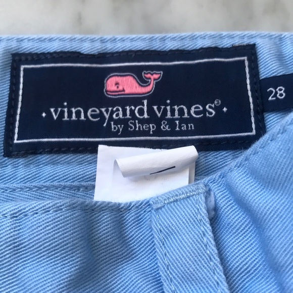 Vineyard Vines Men's Shorts - Picture 2 of 2